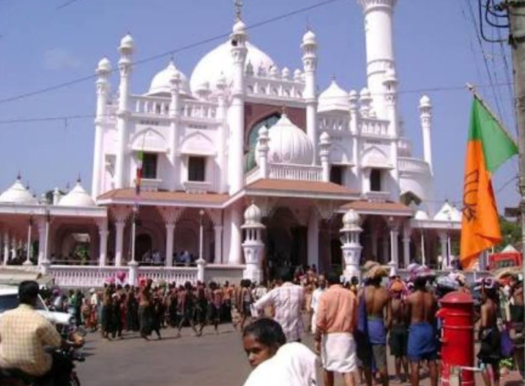 http://malayalamnewsdaily.com/sites/default/files/2019/01/08/vavrmosque.jpg