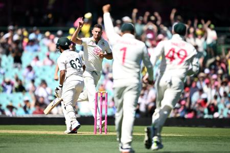 Pakistan Collapses in David Warner’s Final Test: Latest Updates and Scores